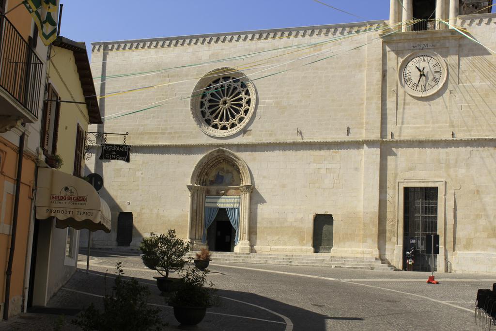 La Locanda Di Gino Sulmona Exteriör bild